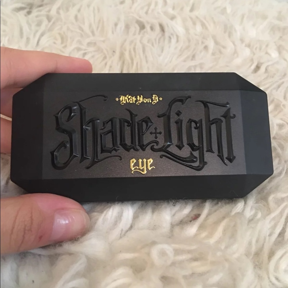 Kat Von D Shade and Light eye quad in plum